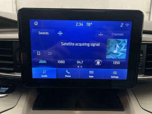 Used 2023 Ford Explorer XLT w/ XLT Sport Appearance Package AWD/4WD image 7