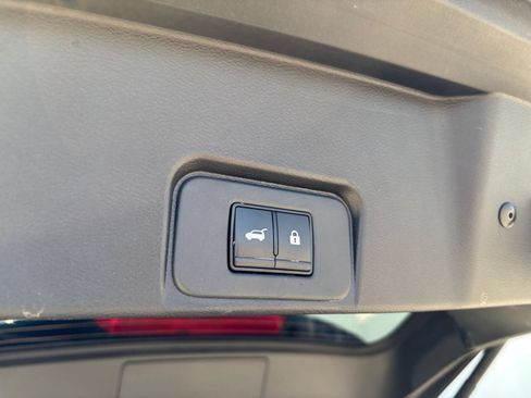 Used 2025 Nissan Rogue SV FWD image 19