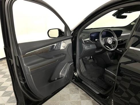 Used 2025 Buick Enclave Avenir w/ Super Cruise Package FWD image 28