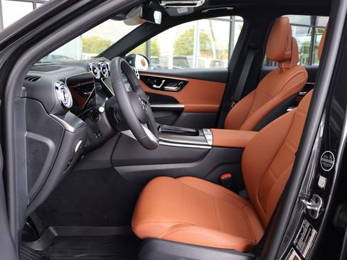 Certified 2025 Mercedes-Benz GLC 300 image 10