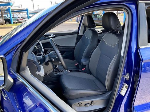 Used 2024 Volkswagen Taos SE image 8