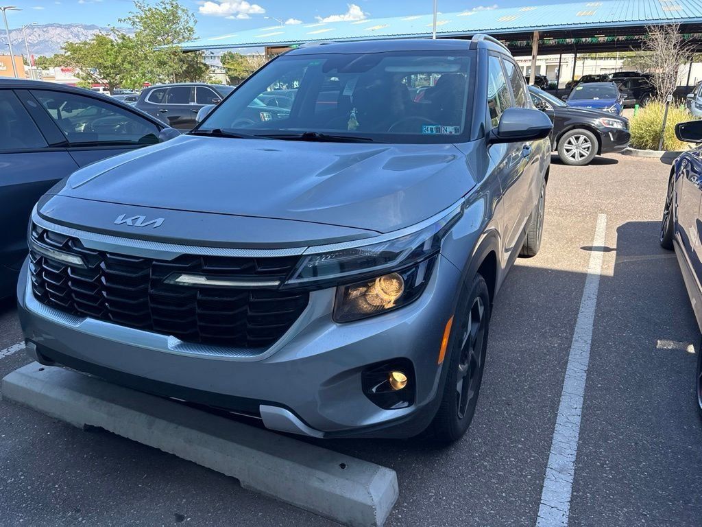 Used 2024 Kia Seltos EX AWD/4WD image 2