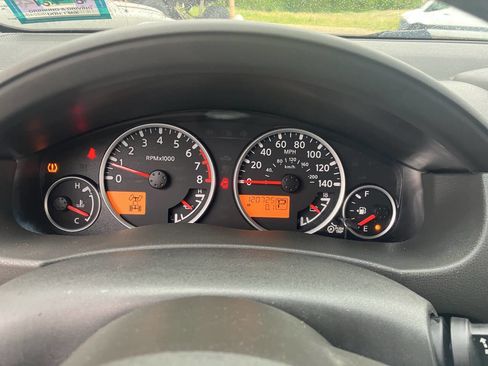 Used 2011 Nissan Pathfinder SV AWD/4WD image 24