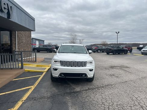 Used 2019 Jeep Grand Cherokee Overland AWD/4WD image 5