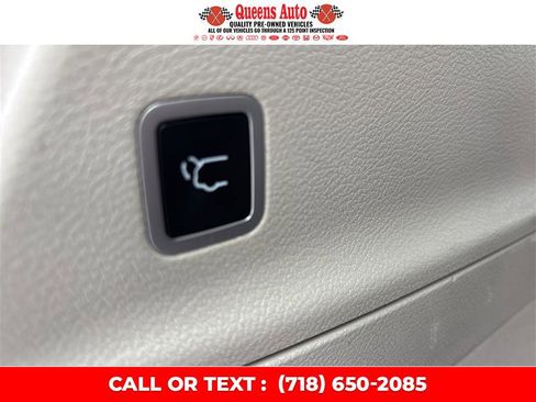 Used 2019 Chrysler Pacifica Touring-L image 34