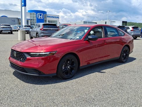 Certified 2025 Honda Accord SE image 4