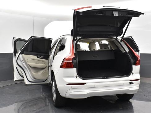 Used 2022 Volvo XC60 B5 Momentum AWD/4WD image 38