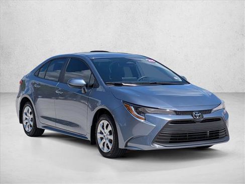 Used 2025 Toyota Corolla LE FWD image 3