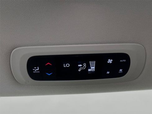 Used 2017 Chrysler Pacifica Touring-L FWD image 33