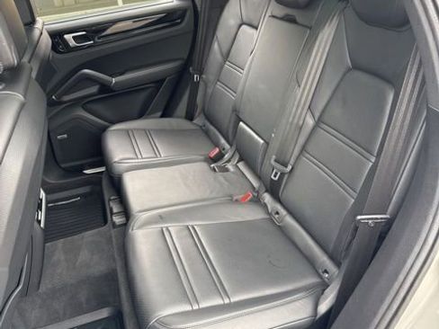 Used 2020 Porsche Cayenne Base image 12