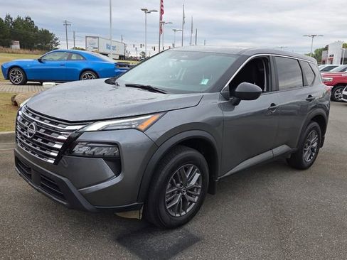 Used 2024 Nissan Rogue S image 3