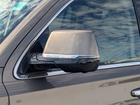 Used 2016 Cadillac Escalade Luxury image 11