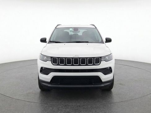Used 2025 Jeep Compass Latitude image 2