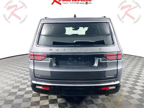 Used 2024 Jeep Wagoneer Series II w/ Flexible Seating Group image 6