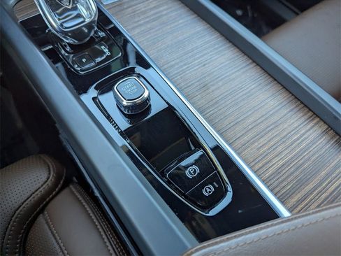 Used 2022 Volvo XC60 T8 Inscription w/ Advanced Package image 27