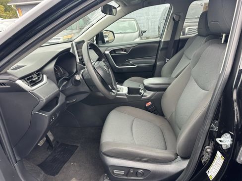 Used 2023 Toyota RAV4 XLE image 11