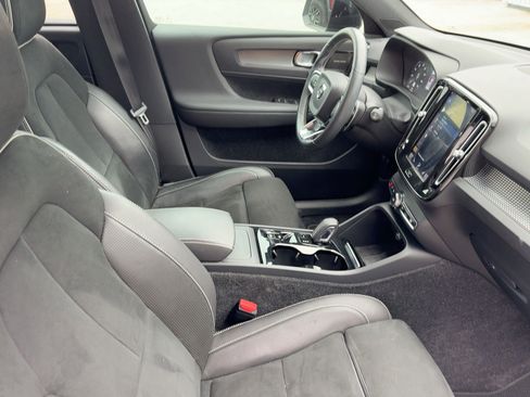 Used 2019 Volvo XC40 T5 R-Design image 29