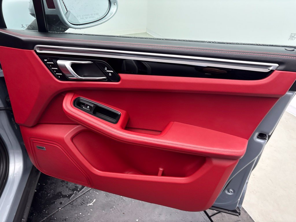 Certified 2020 Porsche Macan AWD/4WD image 23