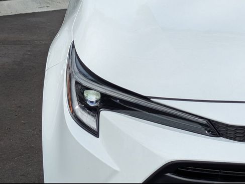 Used 2025 Toyota Corolla LE FWD image 9