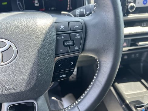 Used 2025 Toyota Camry SE FWD image 20