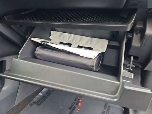 Used 2025 Nissan Pathfinder SV image 21