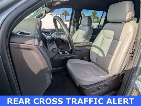 Used 2022 Chevrolet Suburban LT w/ Luxury Package image 4