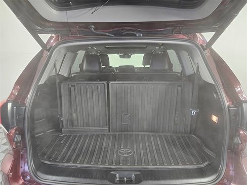 Used 2018 Toyota Highlander Limited Platinum image 17
