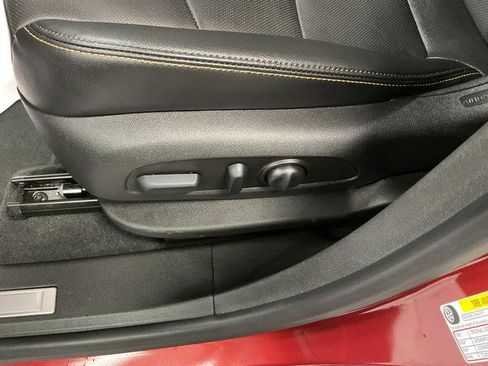 Used 2023 Chevrolet Equinox Premier image 19