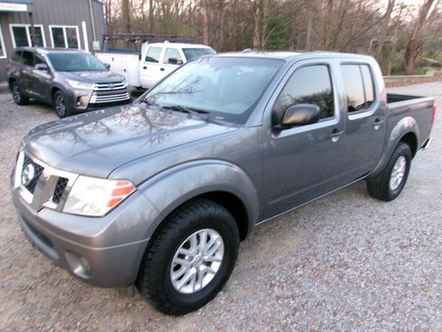 Used 2018 Nissan Frontier SV image 4