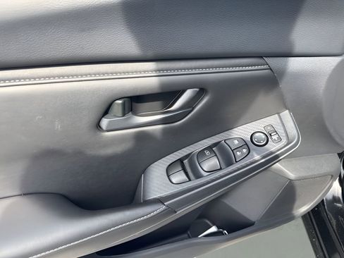 Used 2025 Nissan Sentra S image 23