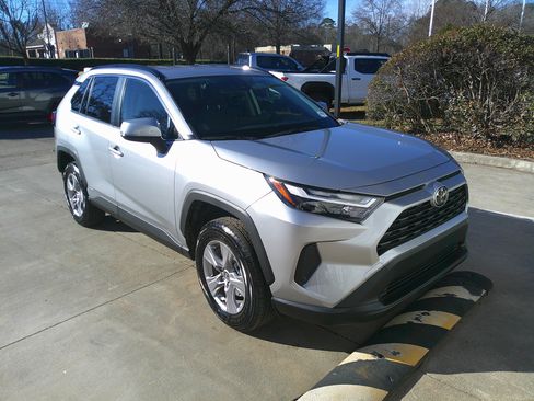 Used 2025 Toyota RAV4 XLE image 2