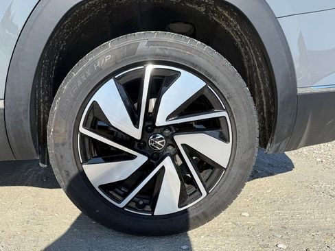 Used 2025 Volkswagen Atlas SEL AWD/4WD image 15