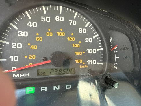 Used 2002 Toyota 4Runner SR5 AWD/4WD image 6