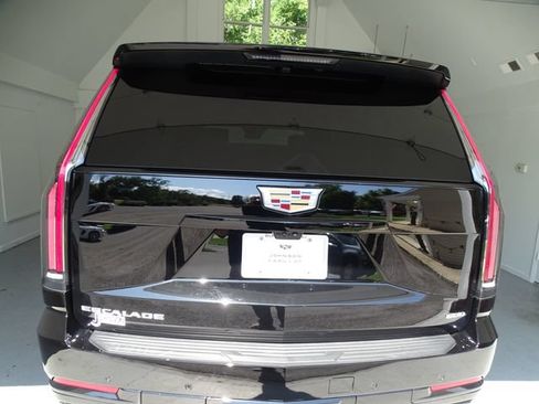 Used 2025 Cadillac Escalade ESV Sport Platinum AWD/4WD image 23