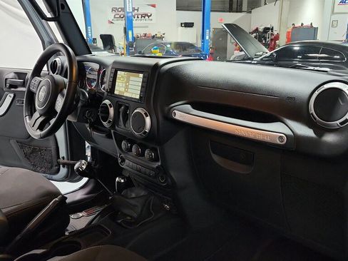 Used 2015 Jeep Wrangler Sahara w/ Connectivity Group AWD/4WD image 32