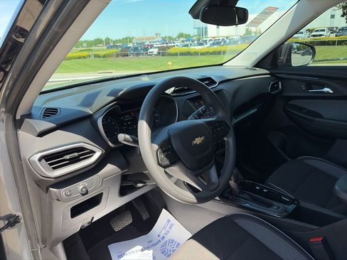 Used 2021 Chevrolet TrailBlazer LS w/ LPO, Blackout Package FWD image 45