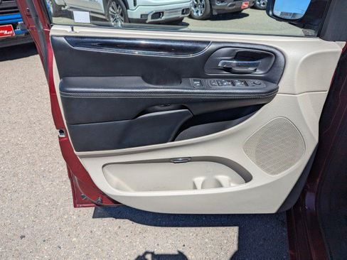 Used 2019 Dodge Grand Caravan SXT FWD image 9