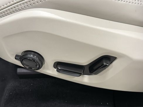 New 2026 Volvo XC60 B5 Ultra w/ Protection Package Premier AWD/4WD image 24