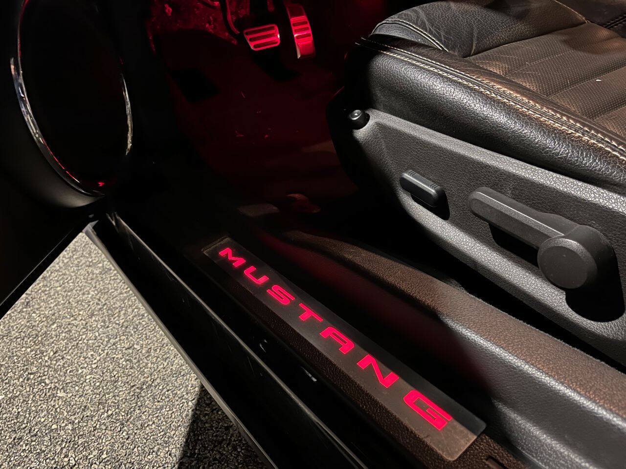 Used 2010 Ford Mustang Convertible RWD image 13