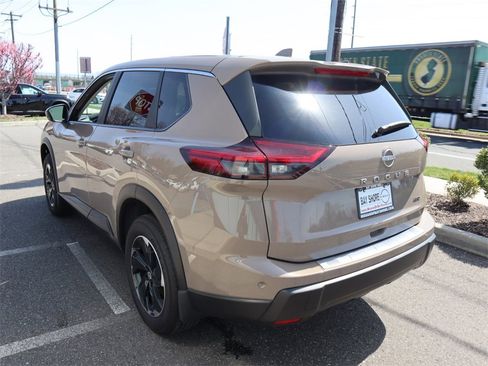 Certified 2025 Nissan Rogue SV image 8