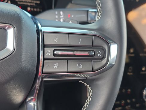 Used 2025 GMC Acadia Denali FWD image 21