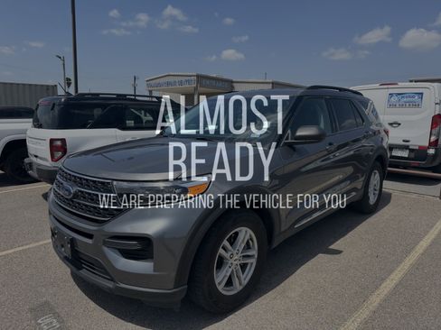 Certified 2024 Ford Explorer XLT RWD image 2