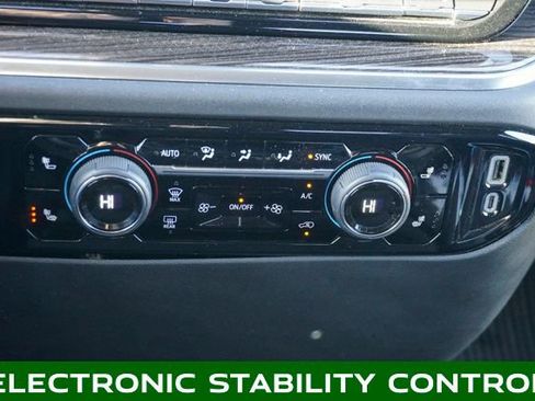 Used 2025 Chevrolet Silverado 1500 LT image 16