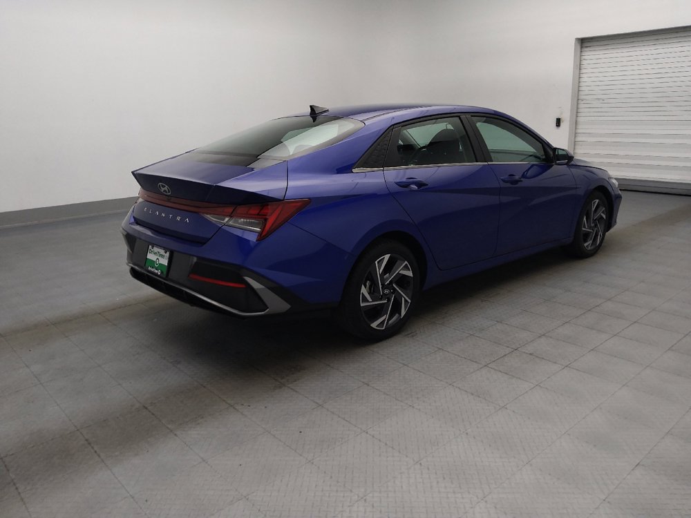 Used 2025 Hyundai Elantra SEL FWD image 10
