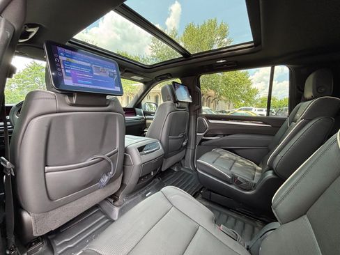 Used 2025 Cadillac Escalade ESV Premium Luxury w/ LPO, Radiant Package AWD/4WD image 22