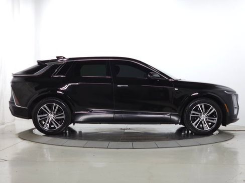 Certified 2024 Cadillac Lyriq Luxury AWD/4WD image 9