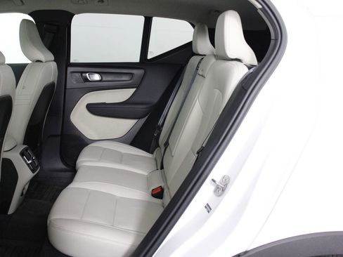 Certified 2026 Volvo XC40 B5 Plus AWD/4WD image 32