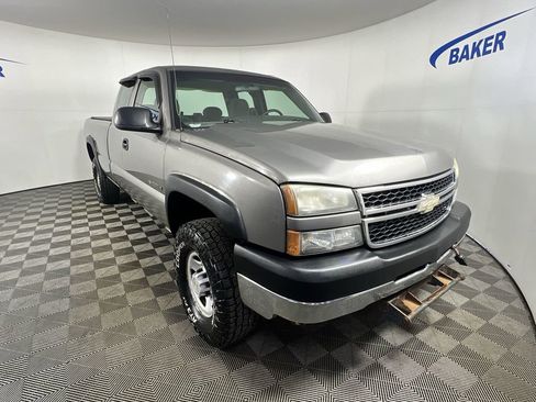 Used 2007 Chevrolet Silverado 2500 W/T w/ Skid Plate Package AWD/4WD image 2