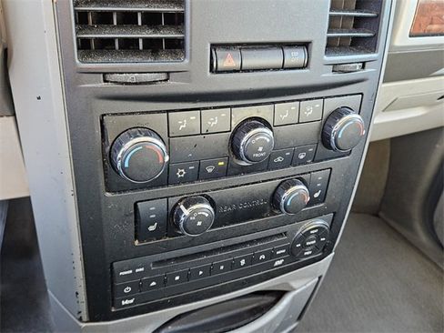 Used 2008 Chrysler Town & Country Touring image 21