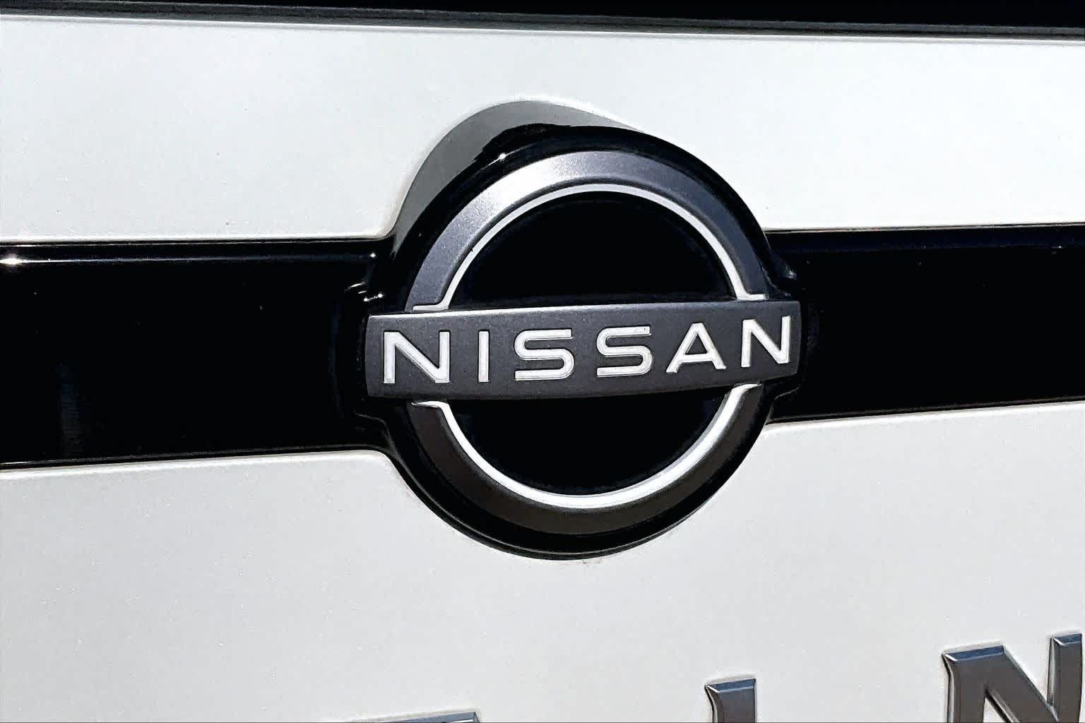 Used 2024 Nissan Pathfinder Platinum w/ Cargo Package AWD/4WD image 33